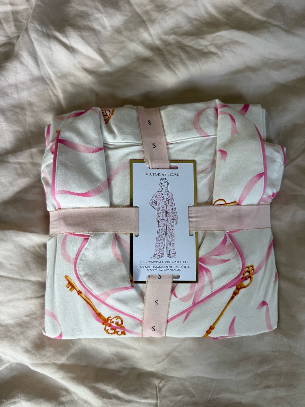 Victoria's Secret Satin Key & Ribbon Print Pajama Set in Pink and Cream